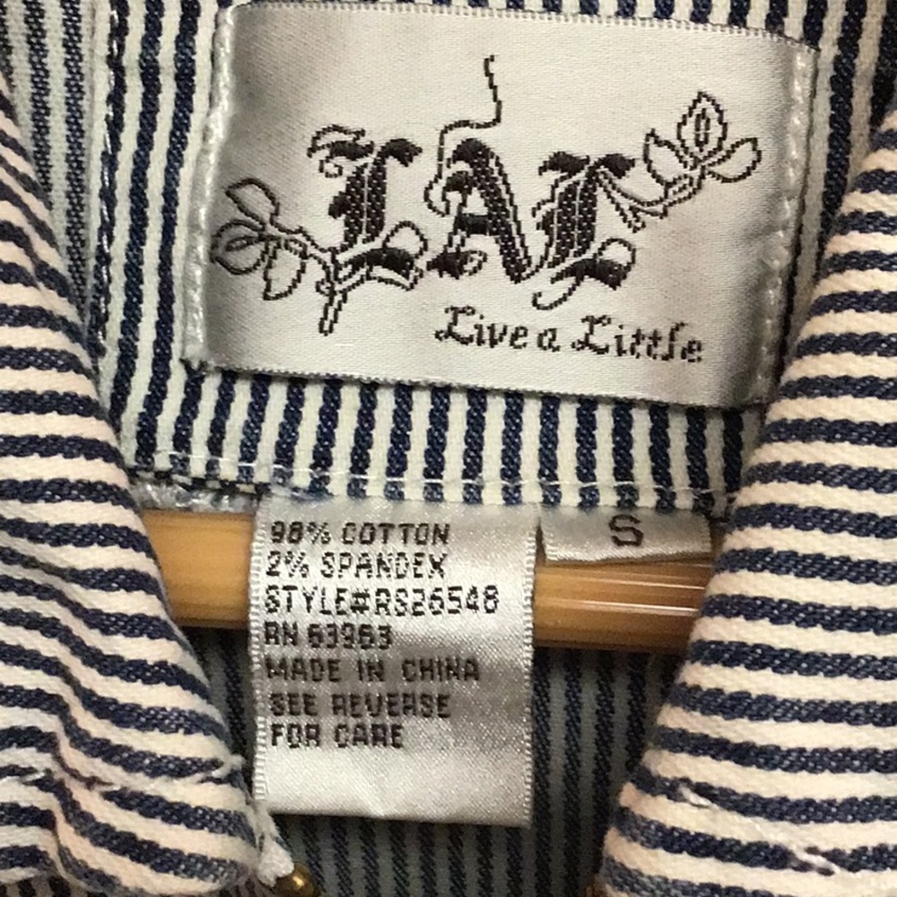 DONATED⚡️LIVE A LITTLE⚡️❣️Seersucker Zip Jacket - Picture 7 of 7